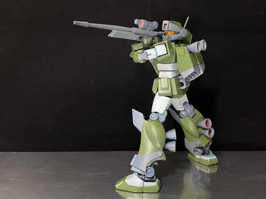 主兵装はR4タイプ ビームライフル。