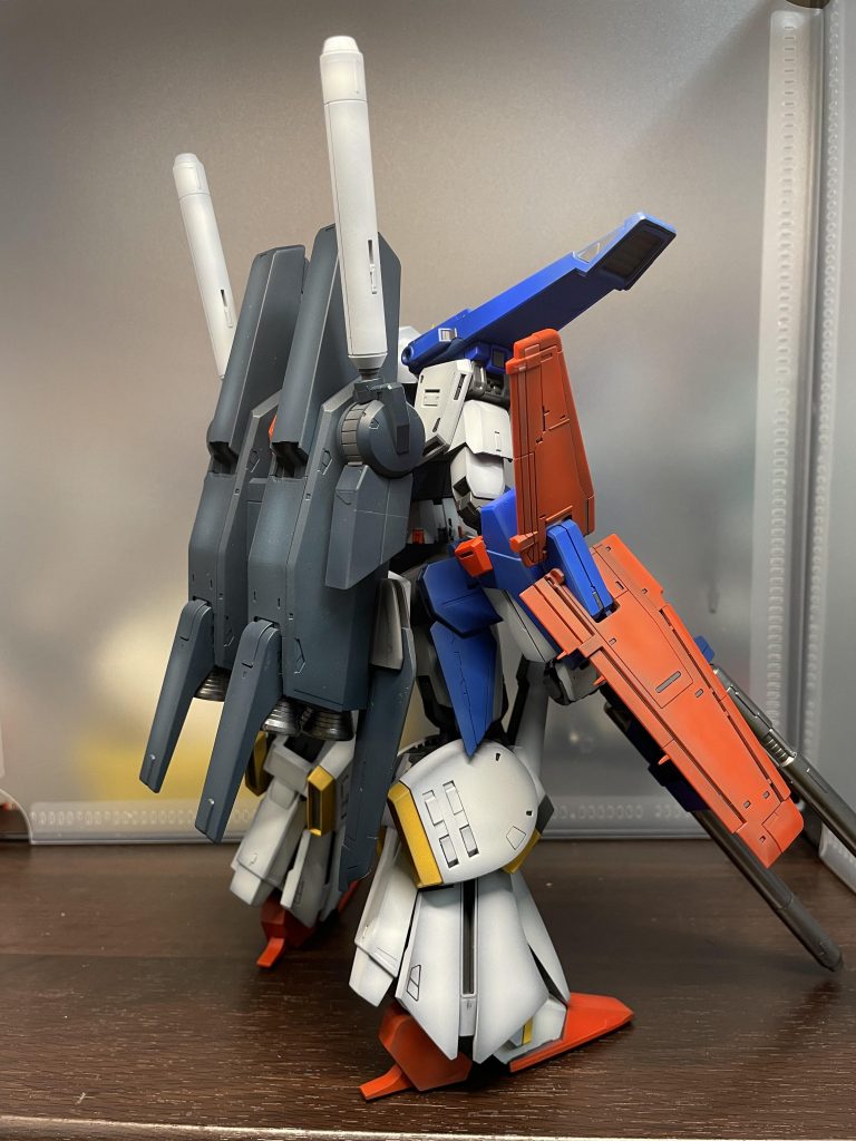 白部分のグラデーション。バックパックのハイライトなどなど