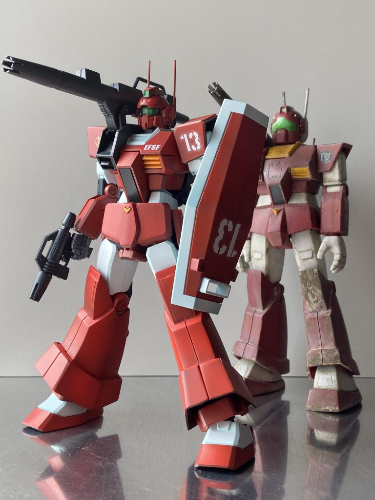 旧キット ストレート組みと並べて。