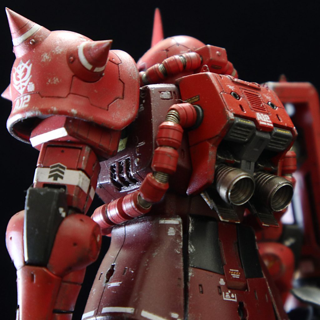 アニメカラーのピンク系はRGには似合わないと思い、赤味の強い色にしてみた。