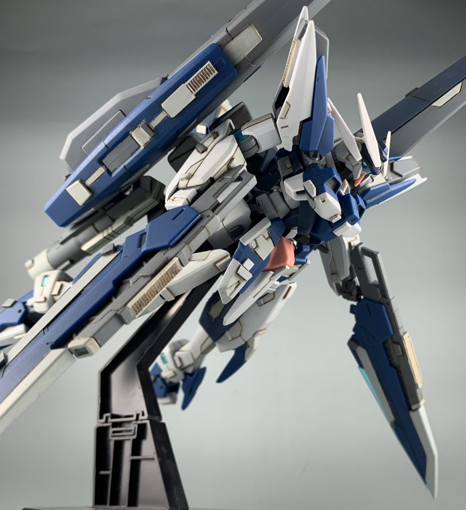 一部をグレーっぽい白で筆塗りしてメリハリをつけてます。