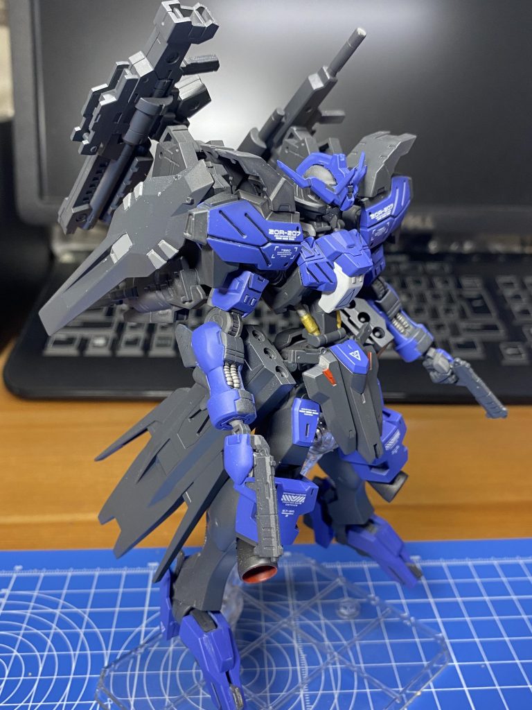 ヴィタール本体に大きな改造はしてません筋彫りとプラチップ追加によるディテールアップ程度です