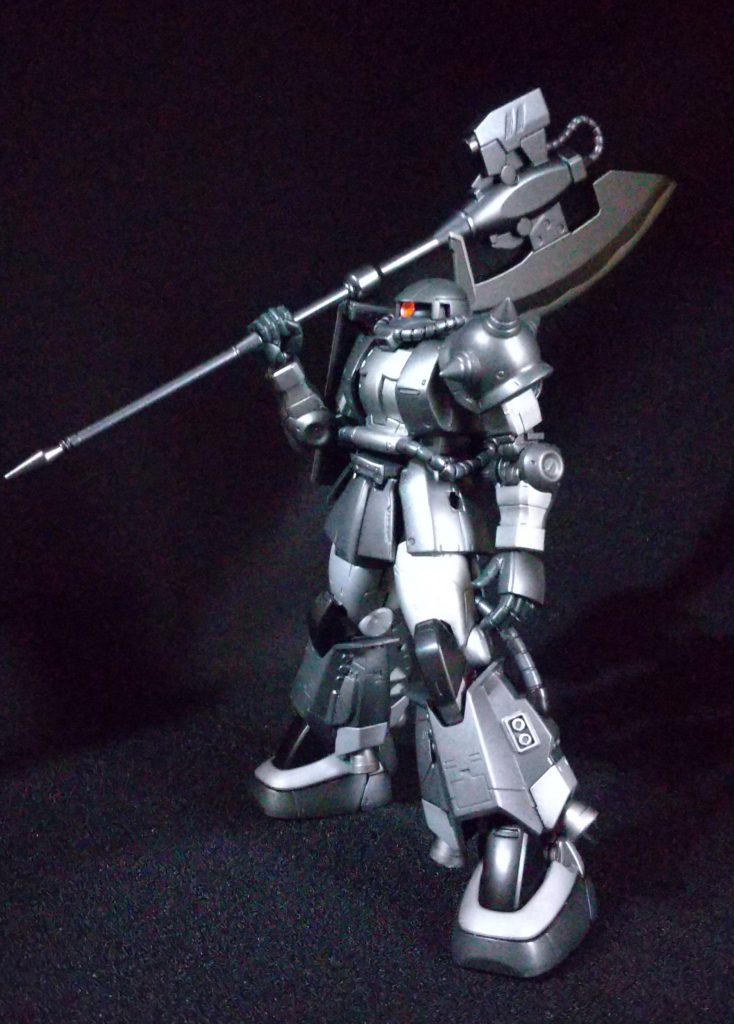 ヒートホークではあるが刃紋をつけて、実刃っぽく。最初はもっと細かい波型にしたが”いかにも”感があったので、3度塗り直してゆるい刃紋に。