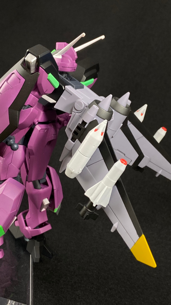 リアスカートのスラスターの色間違えてますね、、、