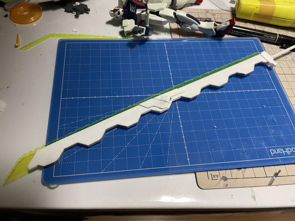 ロングモードはネオジム磁石が仕込んであり、それにより折れないように保持されています。