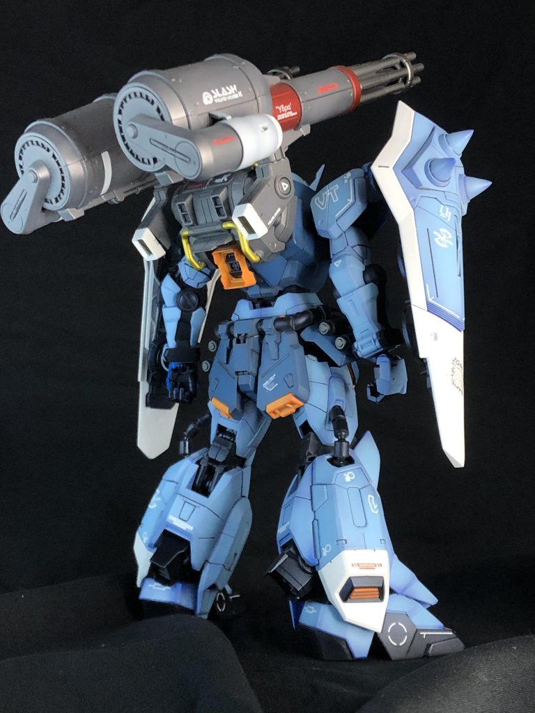 ビームガトリングの一部はカラーパターンを変えて、バックパックのパイプらしきものも塗り分け。マッシブなザクファントムのスタイル好き。