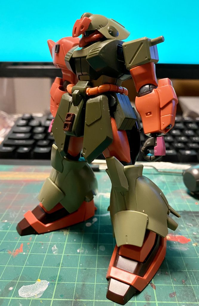 第1回ミキシングです。この体型でも武装構えられない問題発生したのでここから武装のミキシングも始めました。体型は好きだったんですけど胴体が細いなぁと思ったので今回はバケモン体型を目指していじりました。🤟