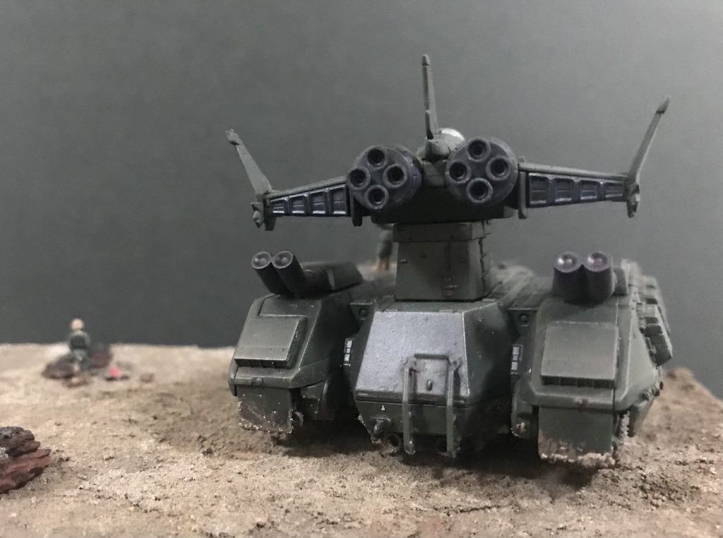 背面土はウェザリングペーストを利用。キャタピラや泥除けにもサクッと塗り付けて、つや消ししてます。お手軽の割にはリアルな感じが出るのでお勧めです。