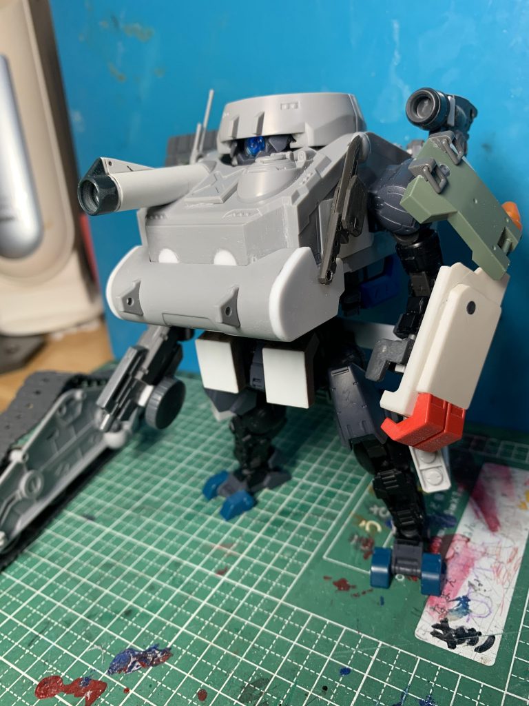 HG・MG問わず、結構色んなパーツを使ってます。砲身：mark2のバズーカ肩：アクセルレイトジンクス？＋MSG左盾：ez8のコンテナ銃：ケルディムとムーンガンダムのライフルを合わせたもの　等…余談ですが、ミキシングに何のパーツが使われてるか考えるのって結構楽しいですよね(●´ω｀●)