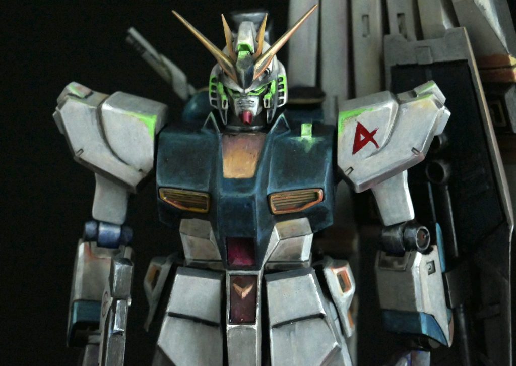 旧キット1/144νガンダム、以上です。まだまだ未熟ではありますが良い感じに仕上がったと思っています。もっと筆むらを活かした塗装ができるよう精進します。ここまでご覧頂きありがとうございました🙇♂️