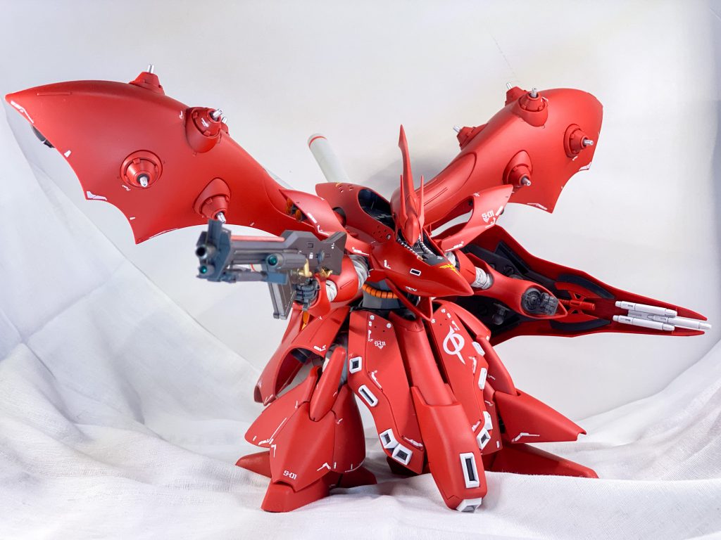 大型メガビームライフルを構えて。