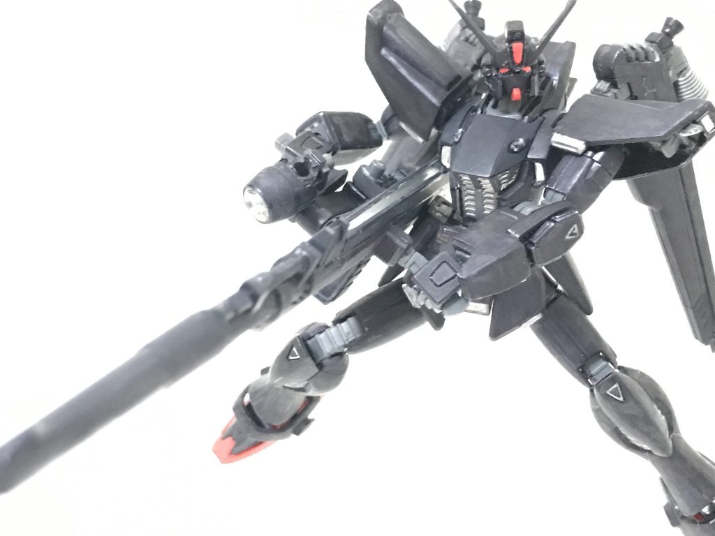 武装 「ロング・バスターランチャー」取り回しは悪いが、強化された照準機能でより遠方からの攻撃が可能となった。X2改のバスターランチャとF91のビームランチャー、その他ジャンクパーツを合わせて作りました。多軸可動で自由度の高いトリガー周りがこだわりです。