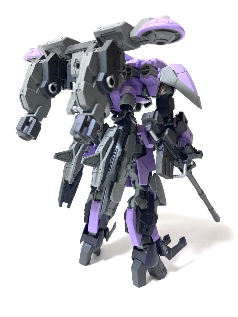 バックパックは宇宙仕様、腰ブースターはオプションのものを使っています。