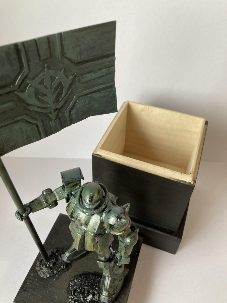 銅像ザクⅡ–3枚目/制作者：アイギスC型(パテ職人)