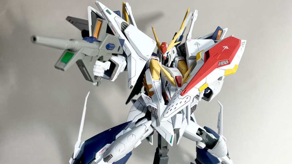 ライフル射撃。可動のおかげで様になります。シールドは自分好みに塗装。