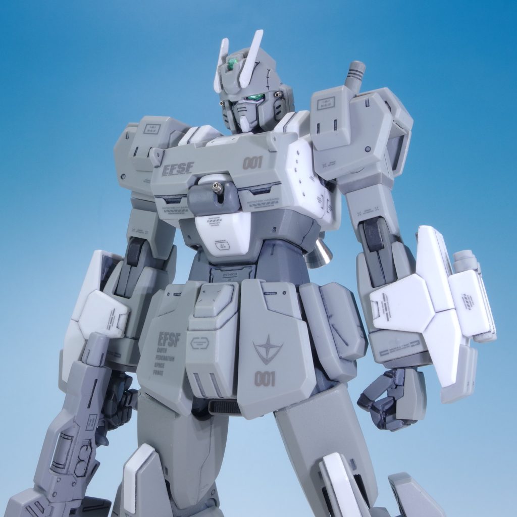 ツインアイやセンサー類には百均のクリアレジン充填。