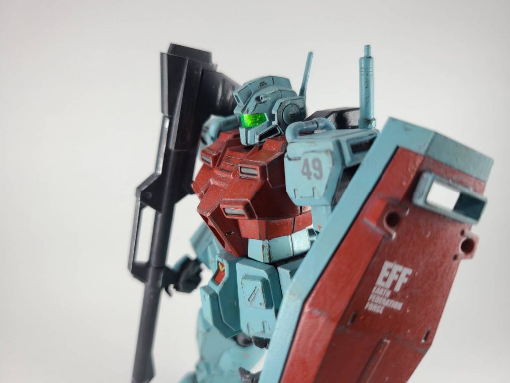 筆塗り、ウェザリング、またデカールを施してます（関節は塗ってません）