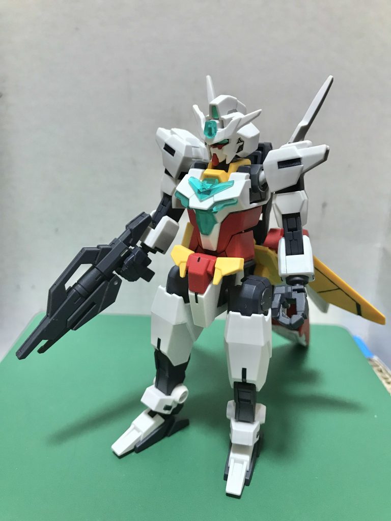 コアガンダムIIの正面からスプレーガンとバーニア以外は全て新規になっているので、似てるようで全然違いました