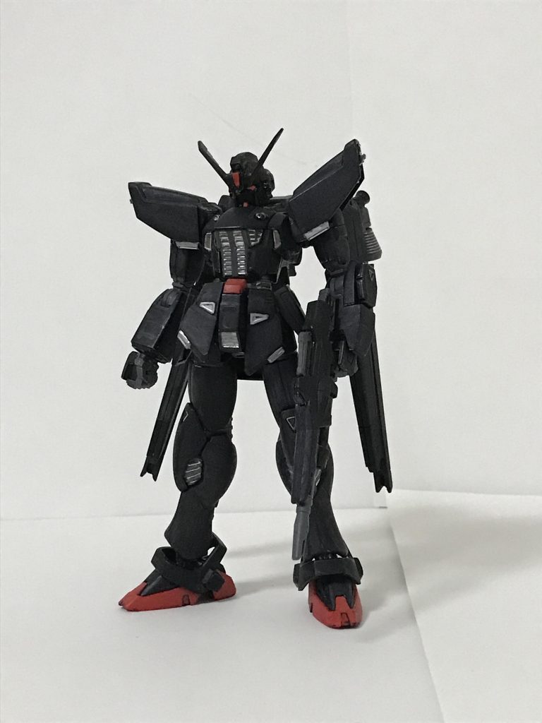 立ち姿ビームライフルはフォアグリップの部分を切取って、クロスボーン系のビームサーベルの柄を接着しました。