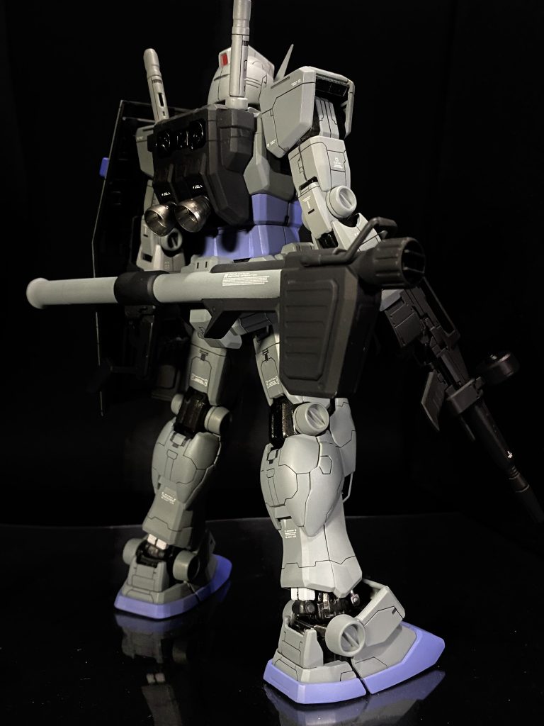 バックショット2。G3は最終決戦仕様なのでバズーカは装備しないとね〜。バズーカ2本持ちも考えたが、やっぱビームライフル持たせた方がカトキ立ちが決まるのでバズーカは腰にマウント。