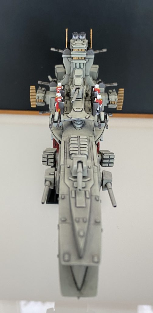 塗装はクレオスのガルグレーの上にウェザリングカラーマルチグレーでフィルタリングをかけています。エンジンノズルと下部フィンはガイアのローズディープレッドです。