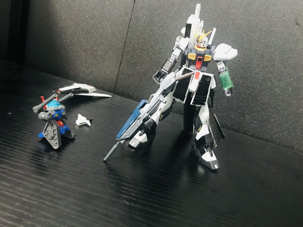 ガンタンク「わたしでーす！」νsガンダム「い、いつの間に！？チートか？」ガンタンク「アハ！そこに隠れてたんですよ！」νsガンダム「あ、そうか…敵はなんとか倒したぞ、」ガンタンク「ん？あの人…」