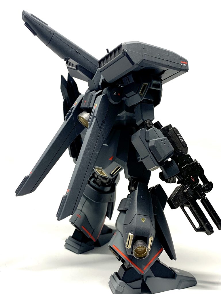 斜め後ろ。正直動かしたくないので、素立ちのみで。