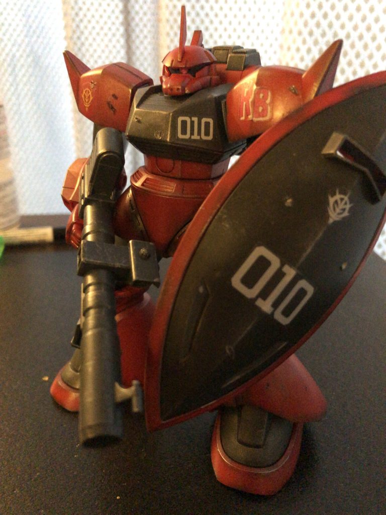 精密ドライバーでダメージ加工、タミヤチタンシルバー、ガンメタルでドライブラシ、アクリル焼鉄色でチッピング、ウェザリングカラーB、F使用