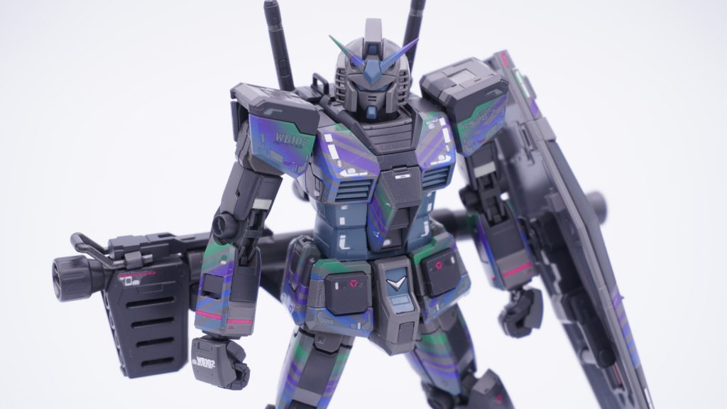 ザク同様、RGはパーツが細かいのでグラデでの細吹は神経使います。