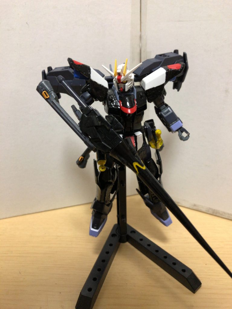 マルチウェポン・ブースタービーム砲、ビームシールド、ブースターの3種を1つにまとめた装備。ビットとしても機能する。装備したことで増した推進力及び機動力とビットとしての機能を駆使した牽制及び動きの抑制で相手を確実に仕留めることから「戦場の生き地獄(イン・リバティー)」と称されるようになった。