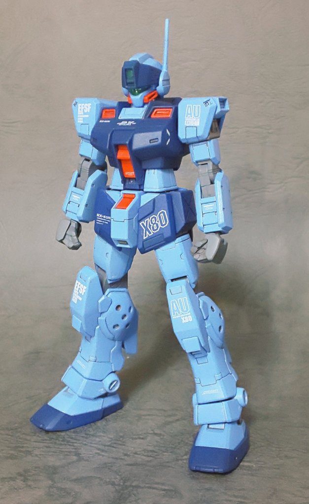 迷走しました。そもそもペイルライダーもガンダム４号機もよく知らない…(^_^;)最初は、ジムスナイパーⅡをペイルライダー使えばお手軽瀧川版に出来る。と、思ったのですが、面倒くさくなったのと、ただのジムスナイパーⅡじゃ面白くないので、ヘンテコになりました。ガンダム４号機の装備は付けられるようになってますが、装備を仕上げてません。気が向いたらやろうかな。デカールはGFF参考に自作ですが、計測ミスとか練りの足りなさが出てますね。本体の仕上げも終盤に焦ってかなり手抜きです。あそこの蓋を作ったり、内側を塗ったり…イロイロあります。