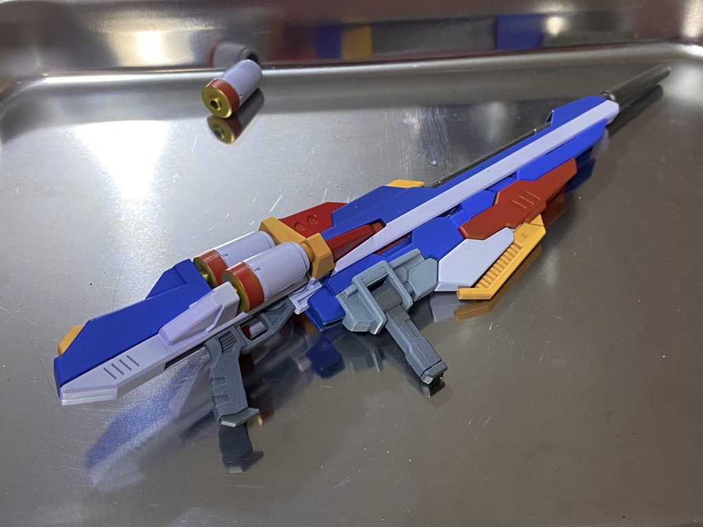 ビームライフルはトリコロールに配色。