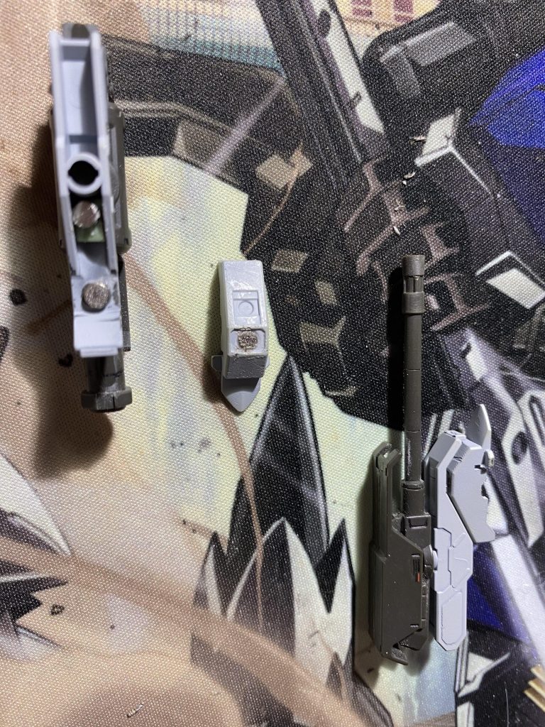 肘部分には磁石を仕込み、取り外しが楽になる様加工