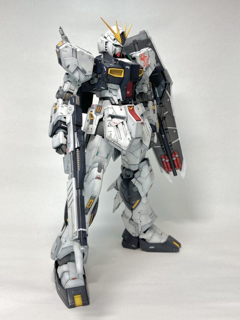 ファンネル非装備状態。腹部延長と首の短縮を2mmずつ行う事で、マッシブな体型にできたと思います。