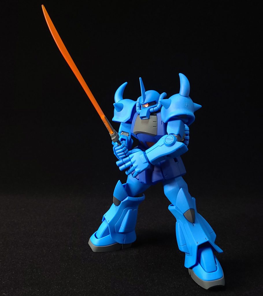 制作小話バーニアだけガンダムマーカーで塗装フィンガーバルカンは指を切り離して独立可動するようにしていますそのままでは緩くなってしまうので根元にパーマネントマットバーニッシュを塗布してありますパーマネントマットバーニッシュは緩くなった関節の応急処置に使われるものですがこういう場所でも使えましたモノアイにはHアイズの2.8を使用裏側にラピーテープを貼ってピンバイスで開けた穴に固定していますHアイズが干渉する部分はデザインナイフで少し削りました使用キット・HGUC 1/144 グフ・Hアイズ3ミニ [ピンク] 2.8最後に撮影の時は鏡で照明を反射させてHアイズに当てていますHアイズにもつや消しを吹いてあり、ぼわっと光る感じがお気に入りですヒートロッドを使った写真をもっと撮りたかったのですがいいポーズが思い浮かびませんでした…それではここまで見ていただいてありがとうございましたみなさんお体に気をつけてお過ごしくださいませ