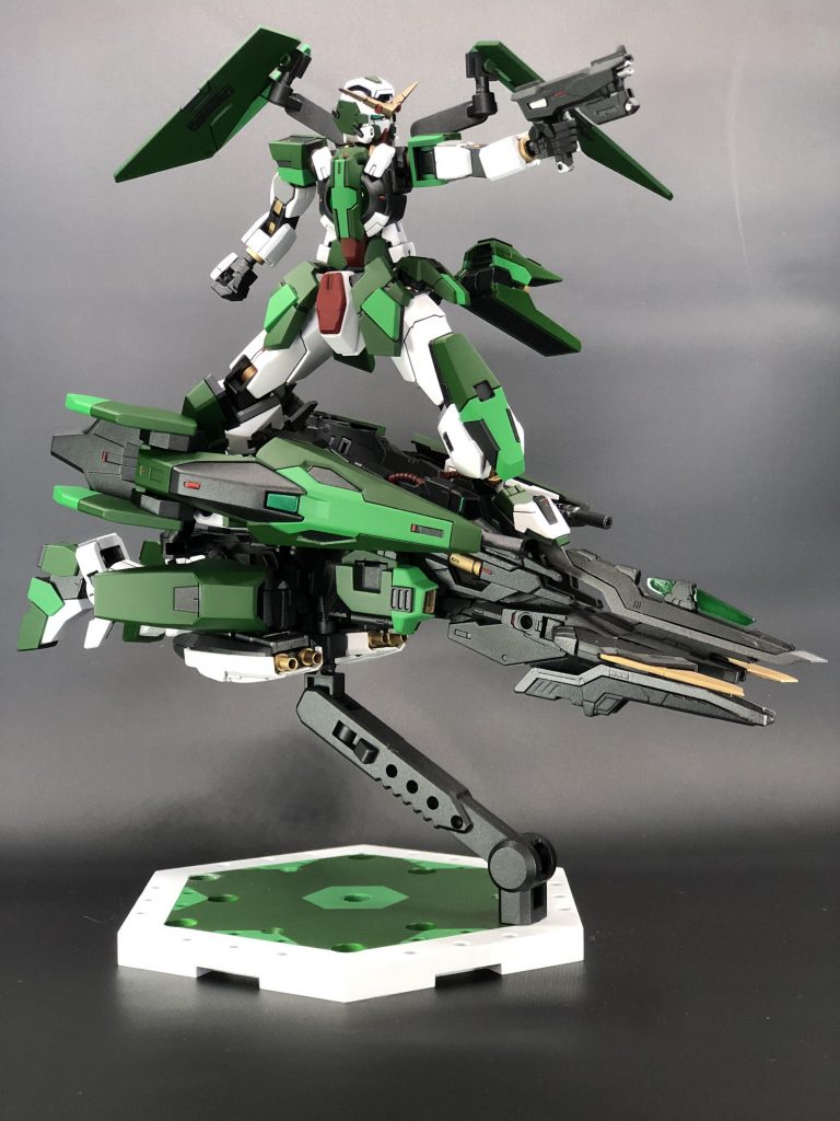 何と今回……アーマーに乗れちゃうんです！（謎のタメ装備を盛ったのでコアエクシアよりアーマーが大きくなったので、安定したライドオンライドができました。