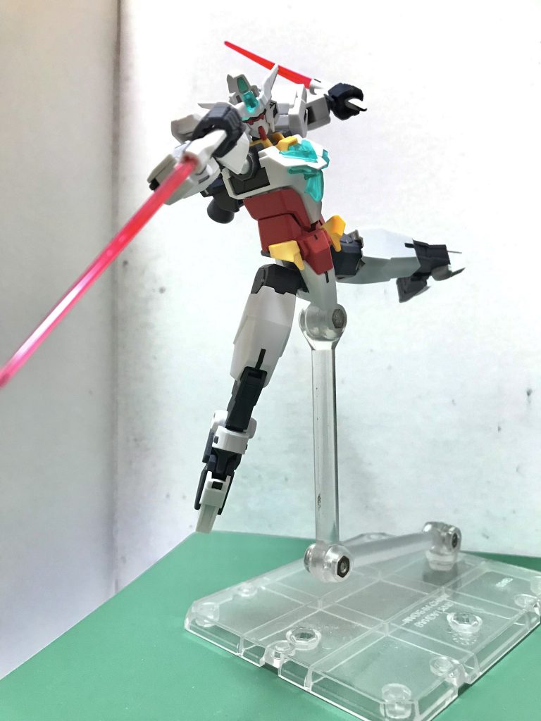 ビームダガー刃は2本付属サーベルの持ち手もコアガンダムと変わっていました