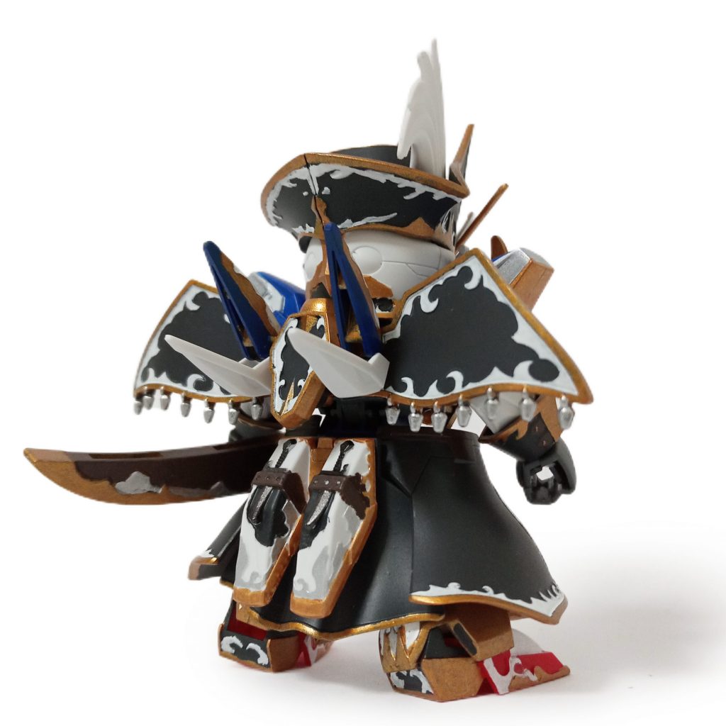 背面ヒーローズの黒の成型色と、ジャーマングレーが近くていい感じです✨真後ろのスカートは成型色金をジャーマングレーで塗っています。サイドスカートは成型色黒につや消ししています。