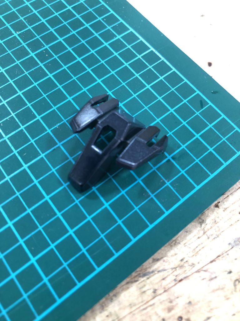 メインカラーはダークカイマブルーです。