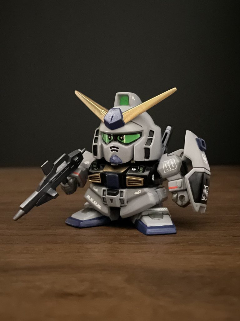 塗装とデカール（つや消しトップコート前）SDはパーツが分かれてないので塗り分けが大変でした。デカールは貼る場所が狭いし小さいので苦労しました。