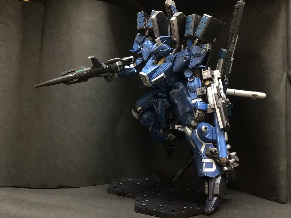 アクションポーズ。