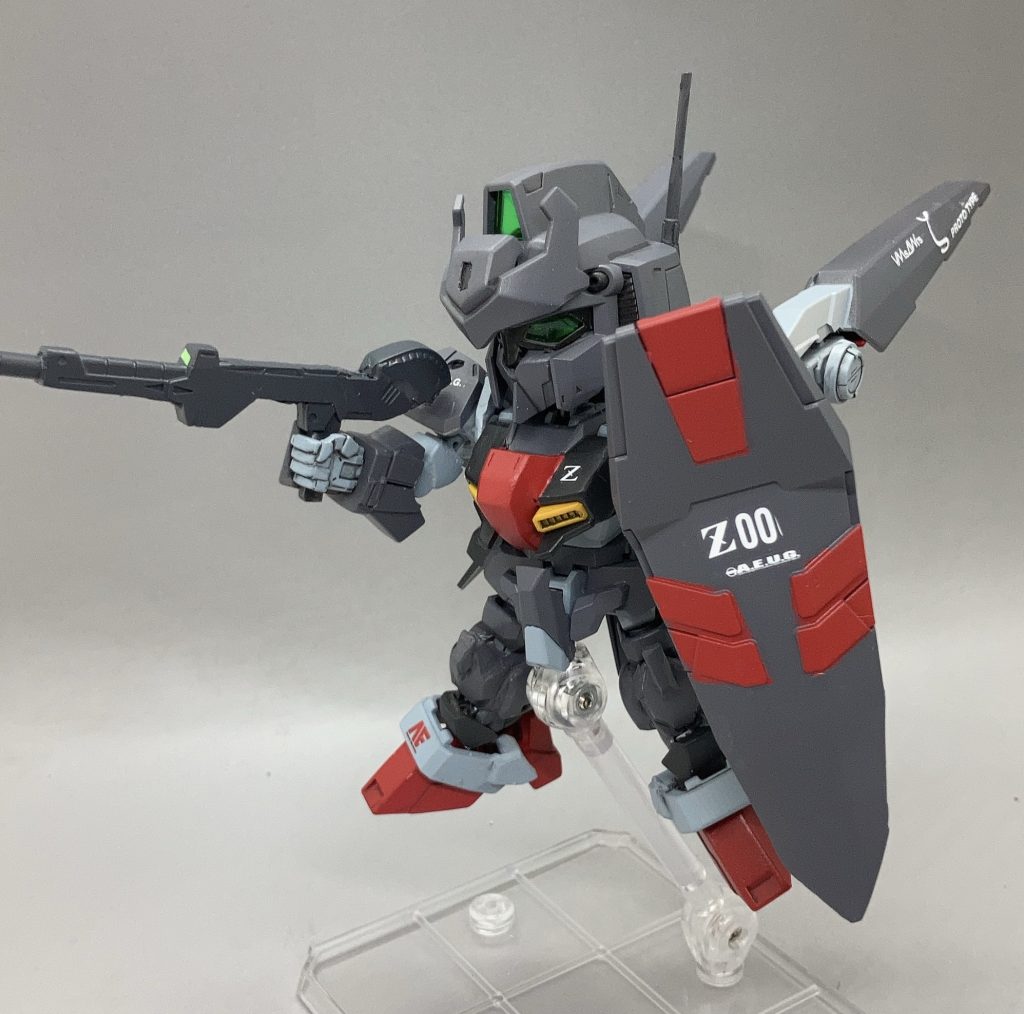 百式ヘッド。盾はパーツバラ売りで手に入れたデルタガンダムのものを形状変更して使用。