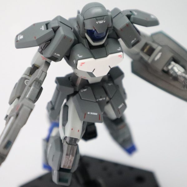 アデル　グレーカラー