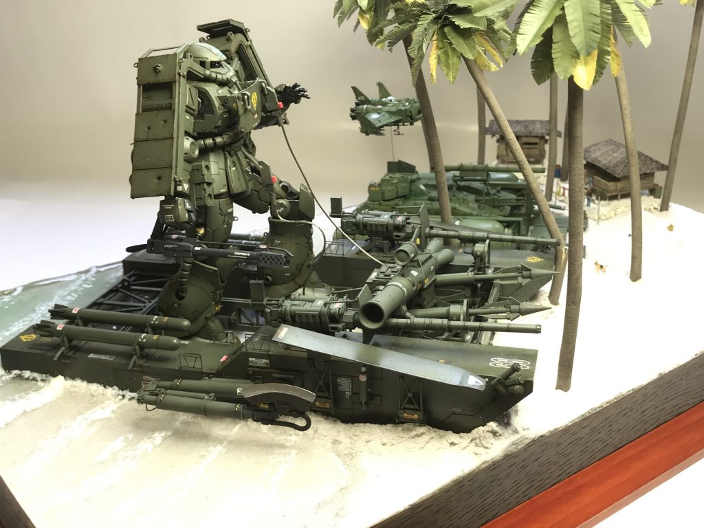 MS転落防止の固定ワイヤーを外し上陸開始