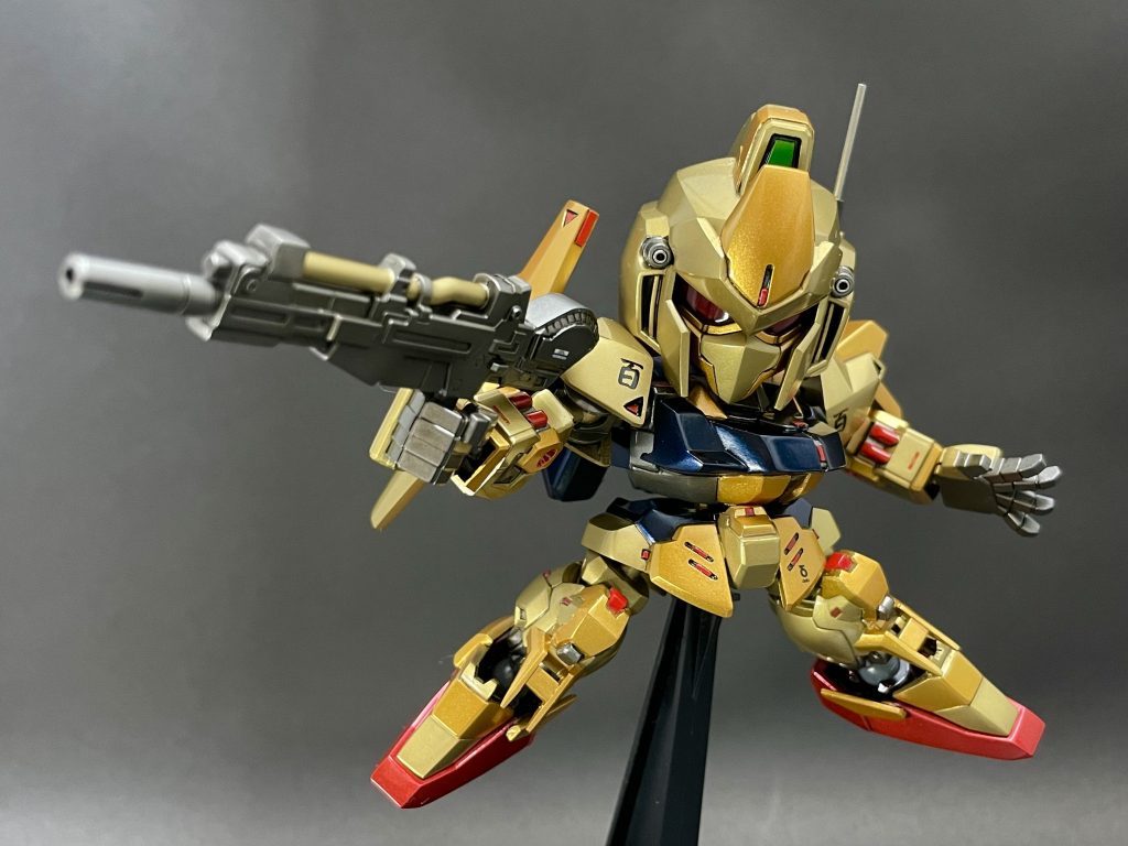 ビームライフル。BB戦士デルタプラスのビームライフルを短縮してエネルギーパック（？）を付けてます。