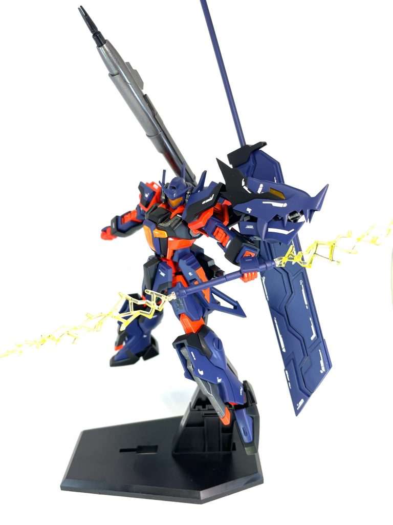 ビームサーベルもネオジム磁石を仕込み、サイドアーマーにくっついています。端部にもネオジム磁石を仕込んであるため、二つのビームサーベルをくっつけてアンビテクストラスハルバート形態にできます。