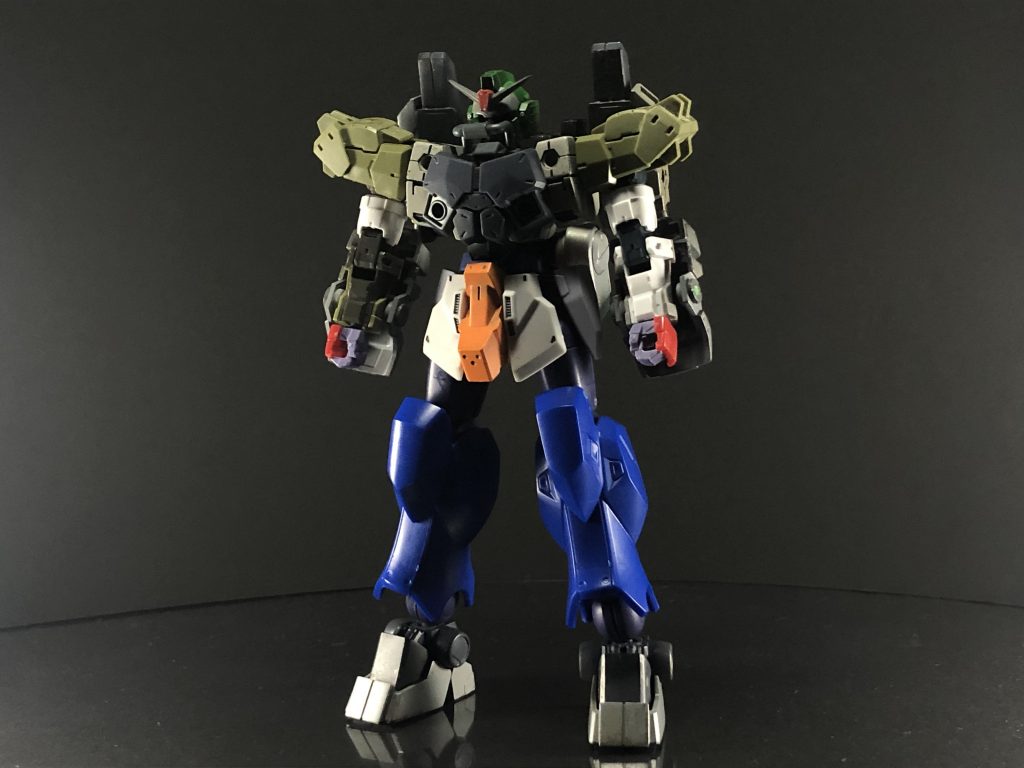 パーツ合わせの時の一枚。数年前からエクスペリエンスガンダムを始め、シャッフル同盟の機体のリメイクを作ろうとはしてたんですが、ゴッド以外の4期は旧プラしかなく、どうしようとずっと考えてました。ある日ひらめきました。「元の機体が無いならそれっぽく作ればいいんじゃないか?」と。そこからはスイスイ進みマックスターはこの通り纏まりました。ドラゴンガンダムはオリジナルのギミックを入れたいのですが…今は素体になる機体を探しています笑笑