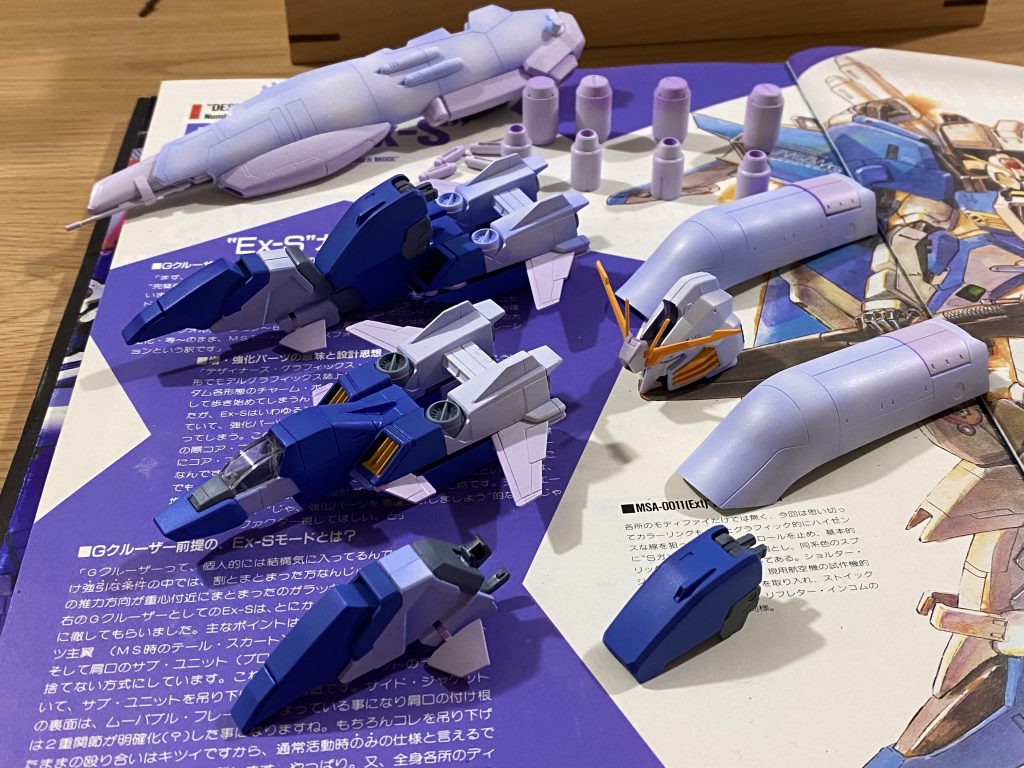 グラデーションの具合をみてホワイトとブルーの彩度を揃えました。