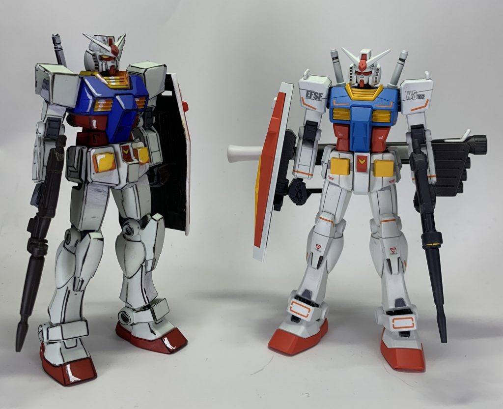 実験的に挑戦中のイラスト風塗装のものと比較。塗装には、GSIクレオスのガンダムカラー のRX78 Ver.アニメカラーを使っています。赤、青、黄色は調色なしでそのままですが、白だけはアニメカラーだと緑によりすぎてる感じで好みじゃないので、アニメカラー2〜3割、残りは白とクールホワイトを適当に混ぜて白に近づけてます。