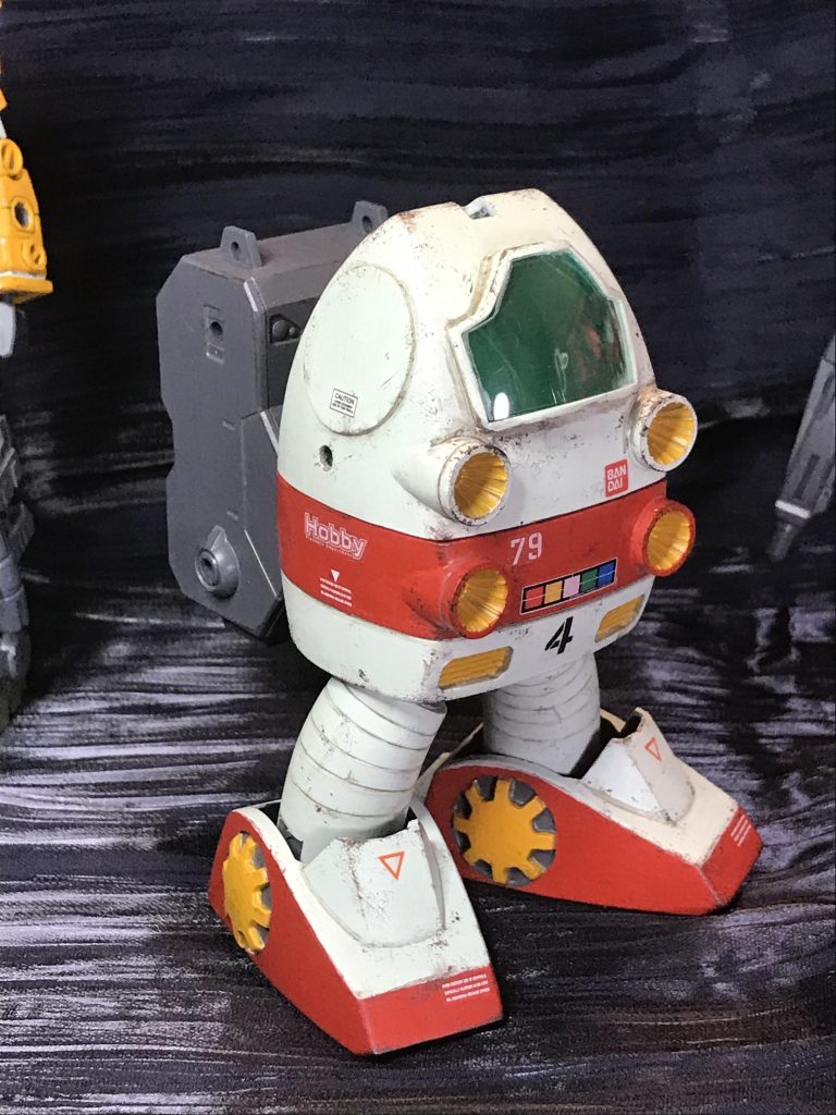 ボデーには、作ろう作ろう思いつつ二の足を踏んで困っていた旧キットのジュアッグを使用。ジュアッグでジムにするって良く考えると暴挙ですね。